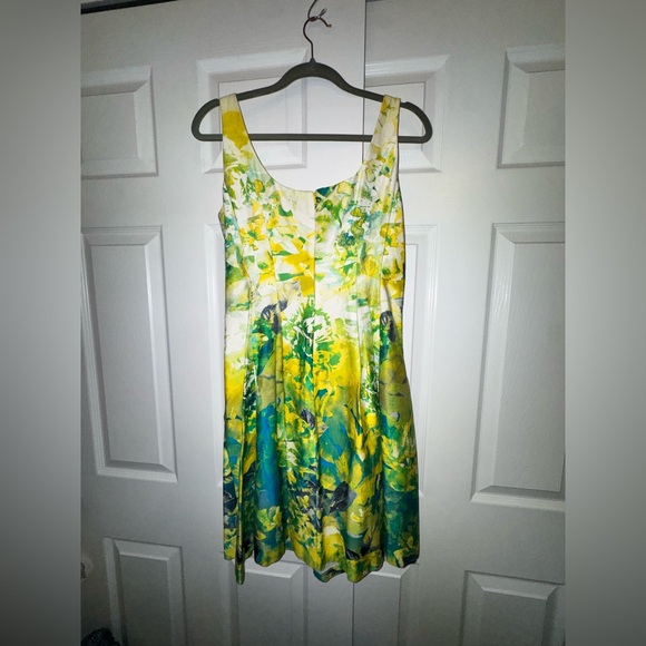 Nine West Floral Fit & Flare Dress with Pockets | Size 4 - Picture 4 of 8